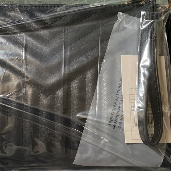 Limited Edition Vegan Leather Quilted Wristlet - Picture 3 of 3